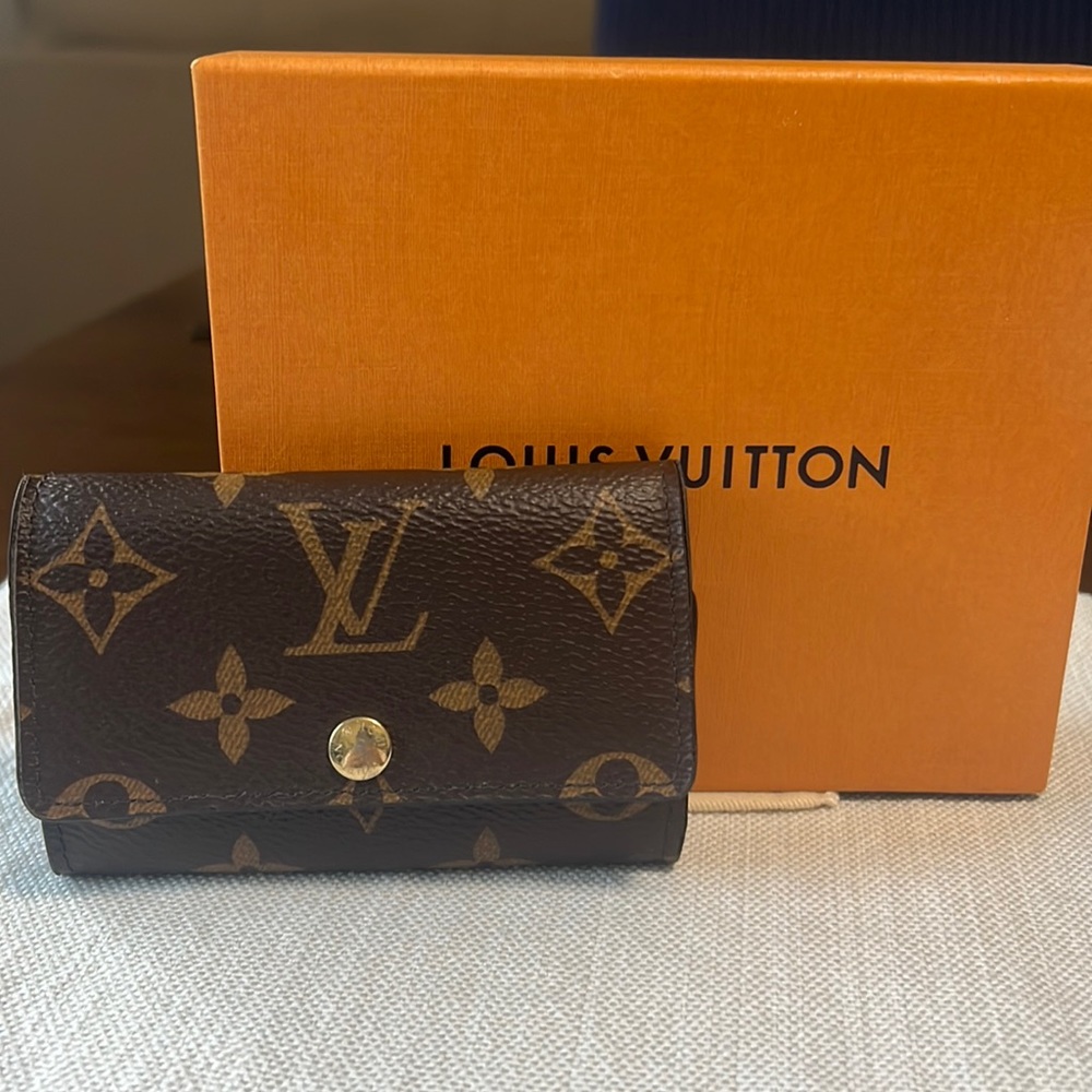 Louis Vuitton 6 ring key holder